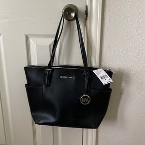 NWT Michael Kors jet set EW TZ tote leather black 30F2STTT8L